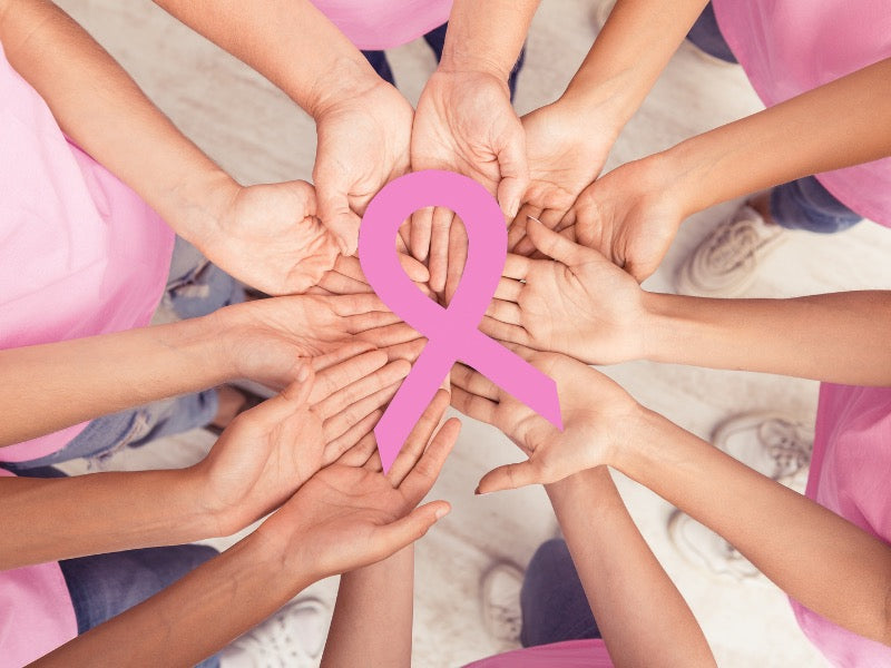 Femme Octobre Rose : pour faire pipi debout en rose