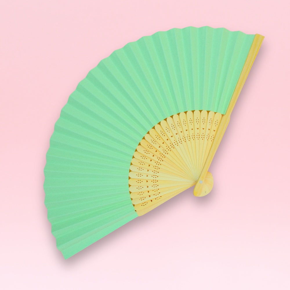 L'éventail coloré, quand il fait trop chaud, tout léger